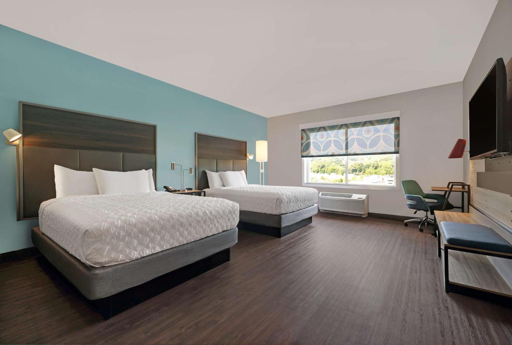 Queen Room Two Queen Beds Roll Shower Mobility Access